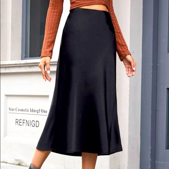 ♣️𝐁𝐥𝐚𝐜𝐤 𝐒𝐚𝐭𝐢𝐧 𝐒𝐤𝐢𝐫𝐭♣️ - Picture 1 of 6